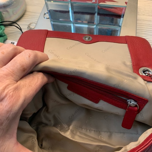 Calvin Klein red leather purse with chain strap - Picture 5 of 6
